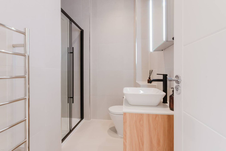Room 4, Broadstairs Duplex With Terrace Near Stone Bay FT1, Kent