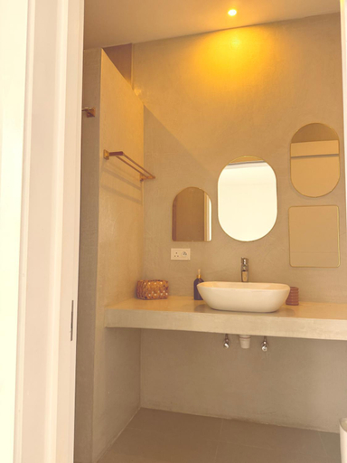 Bathroom, Coin des Zils