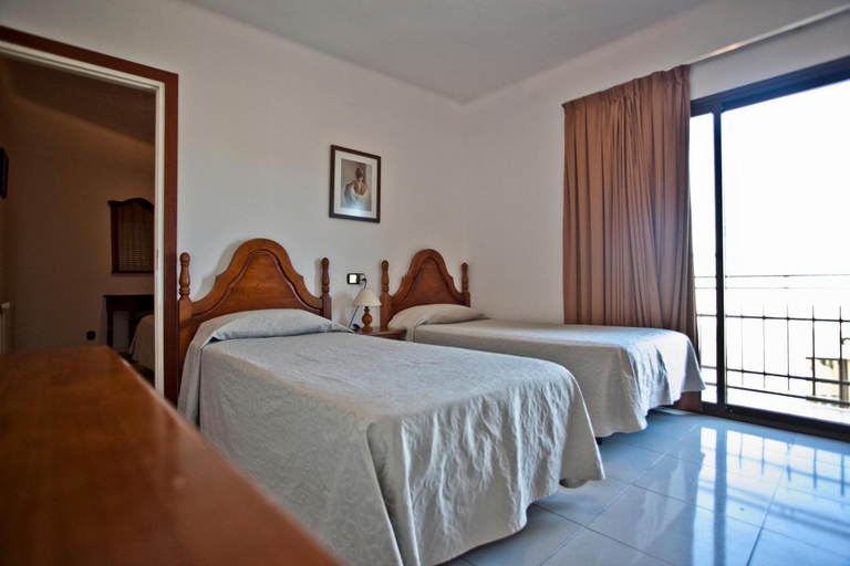 Bedroom 3, Can Llanca, Girona