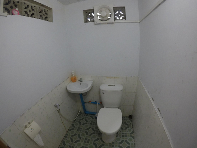 Bathroom 2, Exotic Inn, Taunggye