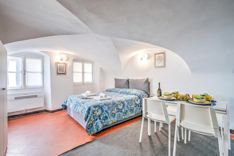 Room 1, Casa Vacanze Maimone 3 Central Sanremo Old Town, Imperia