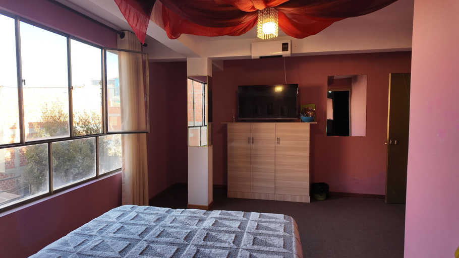 Room 5, Hotel Golden, Pedro Domingo Murillo