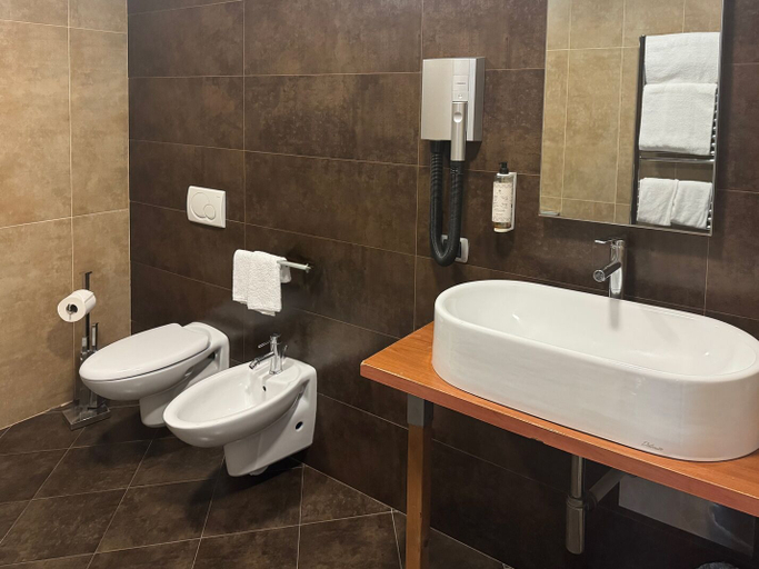 Bathroom 4, B&B HOTEL Milano Cologno Sporting, Milano