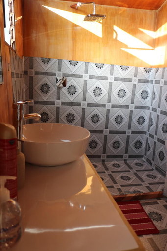 Bathroom 3, Titicaca Lodge Flotante, Lago Titicaca