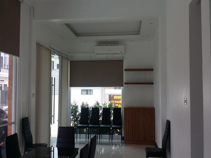 Public Area, Baan Manow, Pran Buri