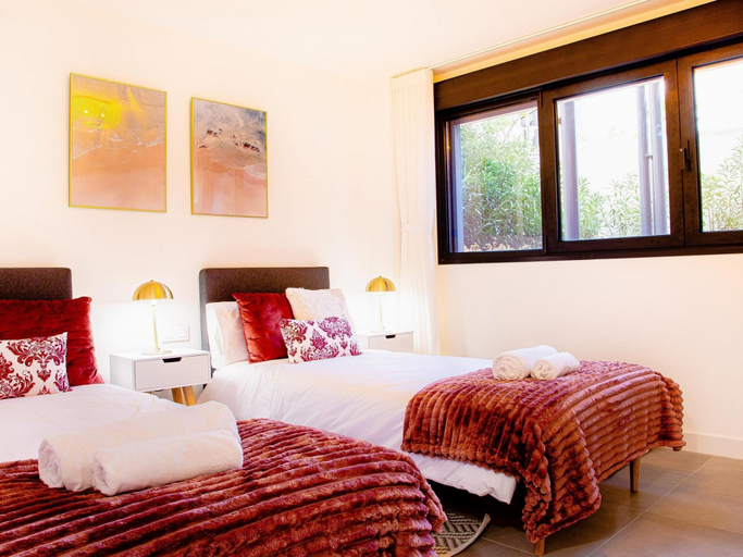 Room 5, Oasis 325 3 2 1D, Málaga
