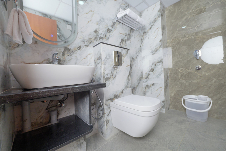 Bathroom 4, Avyukt View, Udupi