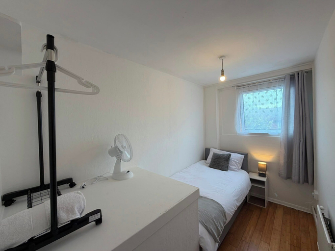 Room 2, Wimbledon House For 6 People, London