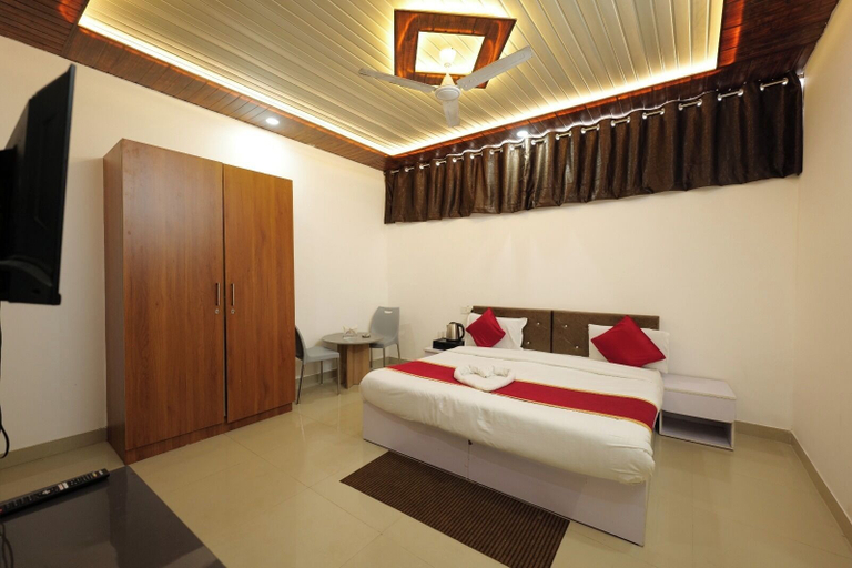 Room 4, Hotel 101, Gautam Buddha Nagar
