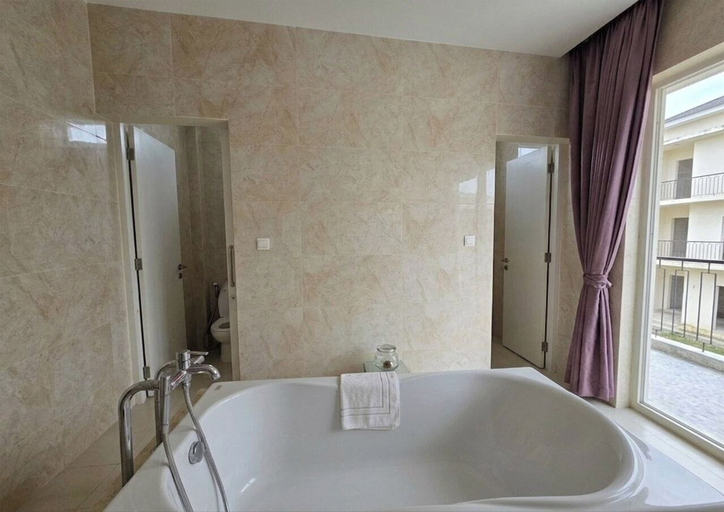 Bathroom 5, Ocean SHV Hotel, Sihanoukville