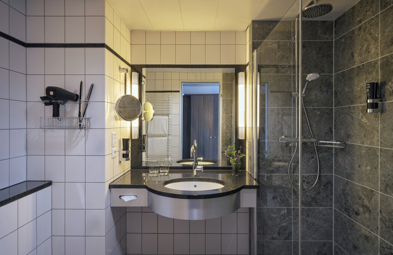 Bathroom 5, Leonardo Royal Hotel Düsseldorf Königsallee, Düsseldorf