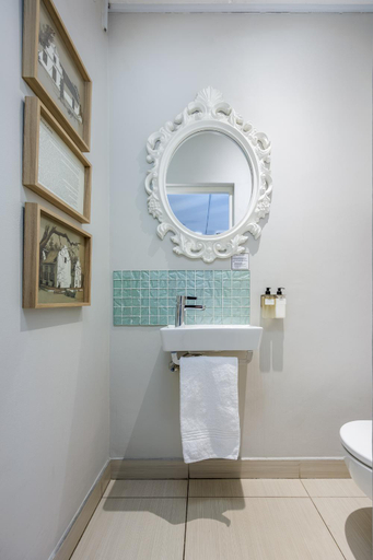 Bathroom 4, Avemore Mareba Court No 9, Cape Winelands