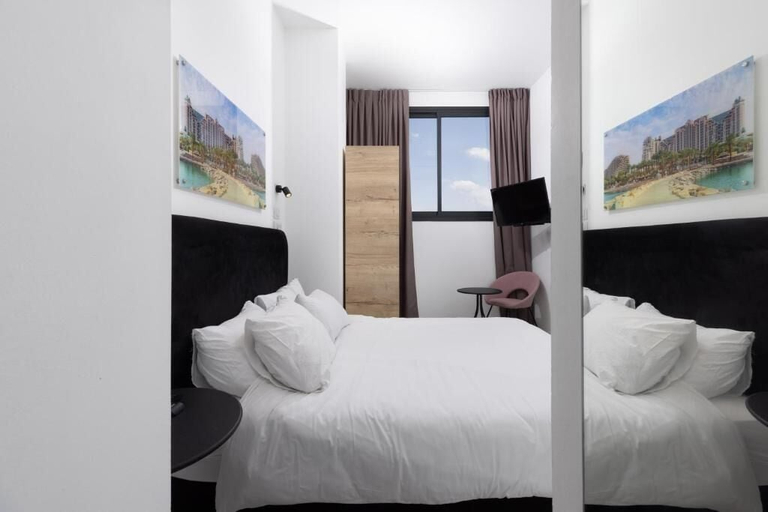 Room 3, Razin 37
