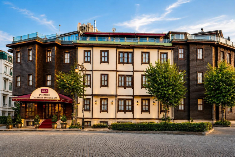 Exterior & Views