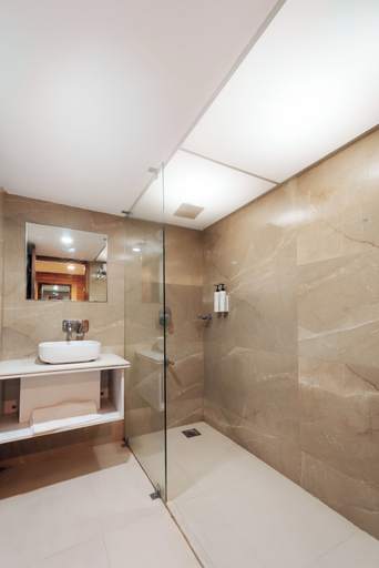 Bathroom 3, Hotel High Rise Regency, Burhanpur
