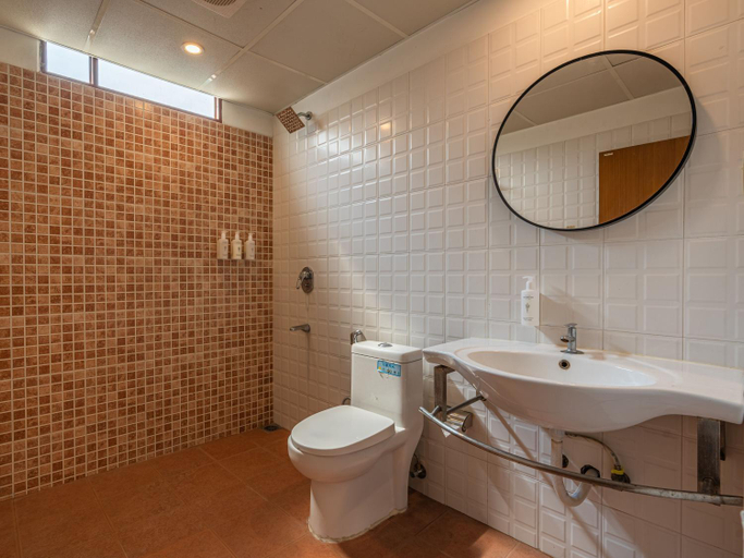 Bathroom, The Hosteller Fort Kochi, Ocean Edge, Ernakulam