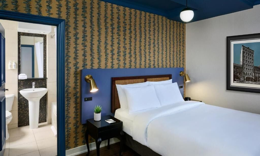 Room 5, Classic Yonge Stay, Toronto