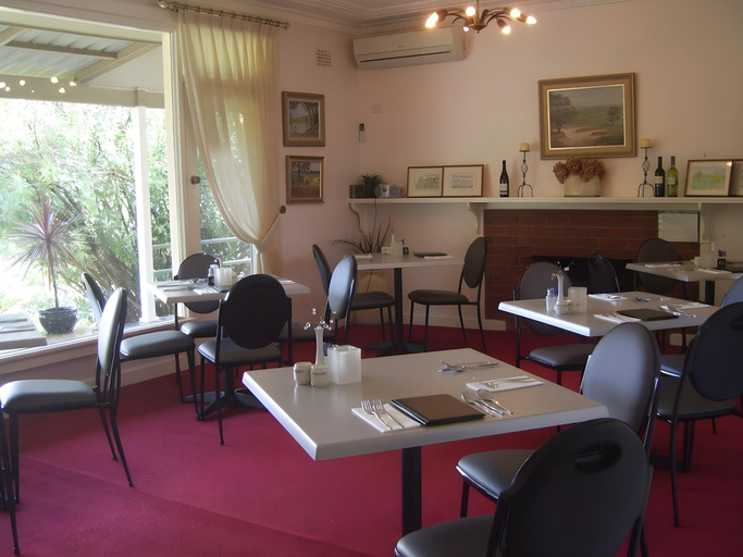 Food & Drinks 4, Garden Motor Inn, Gundagai