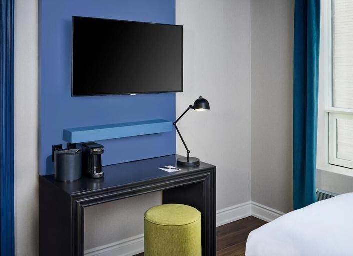 Room 4, Classic Yonge Stay, Toronto