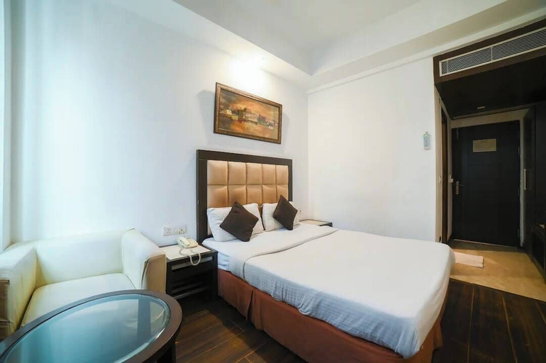 Room 3, Roomshala Heritage Residency, Delhi
