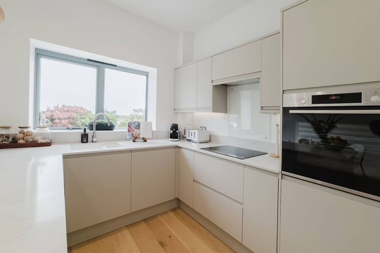 Room 3, Broadstairs Duplex With Terrace Near Stone Bay FT1, Kent