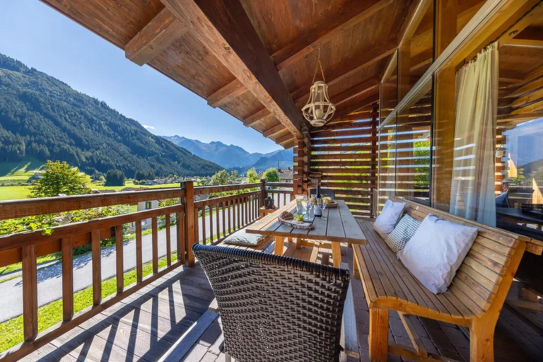 Others 2, Rustic Chalet in a Holiday Village, Zell am See