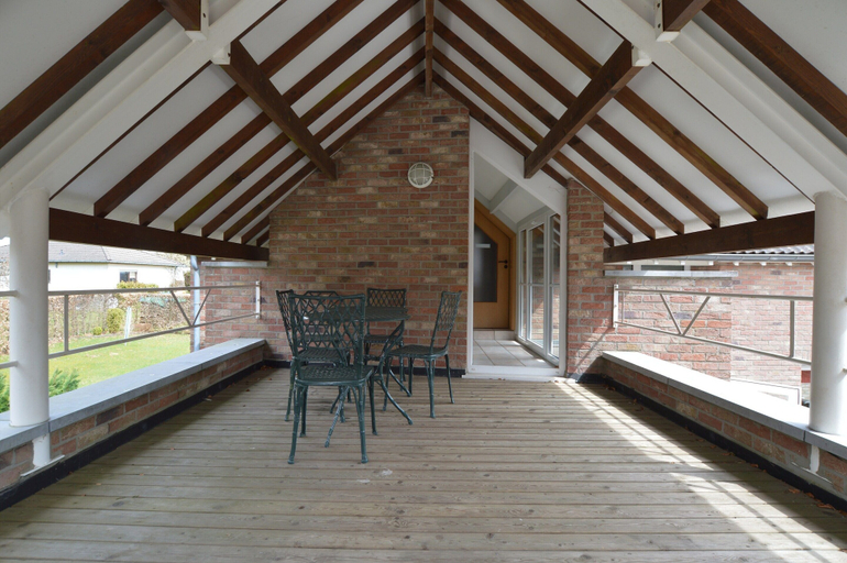 Others 4, Spacious Holiday Home in Ovifat With Terrace, Liège