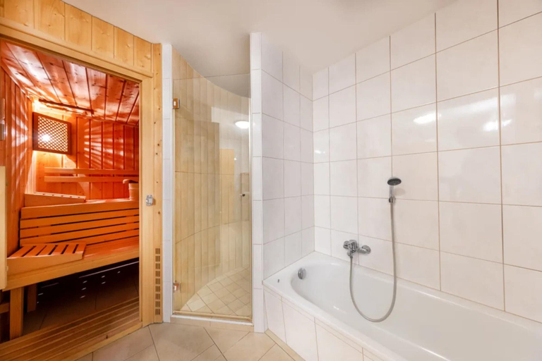 Others 3, Rustic Chalet in a Holiday Village, Zell am See