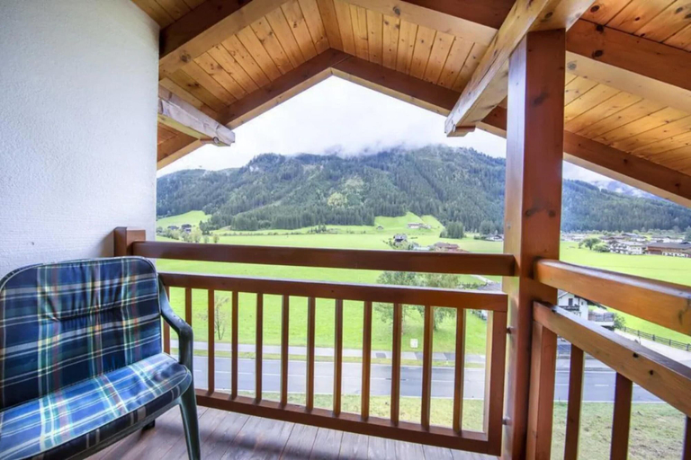 Others 5, Chalet for 10 people with access to the swimming pool., Zell am See