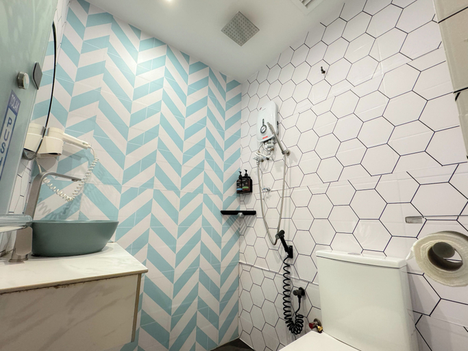 Bathroom 4, Apple 1 Hotel Queensbay, Penang Island