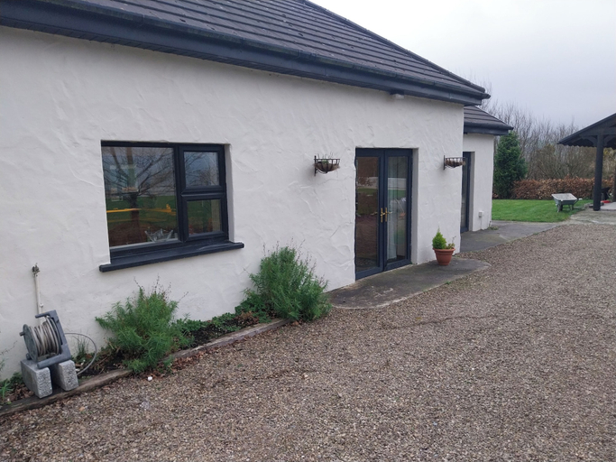 Exterior 4, House Sleeps 11 With Parking