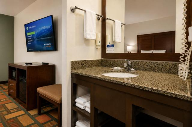 Bathroom 3, Quality Inn & Suites Malvern, Hot Spring
