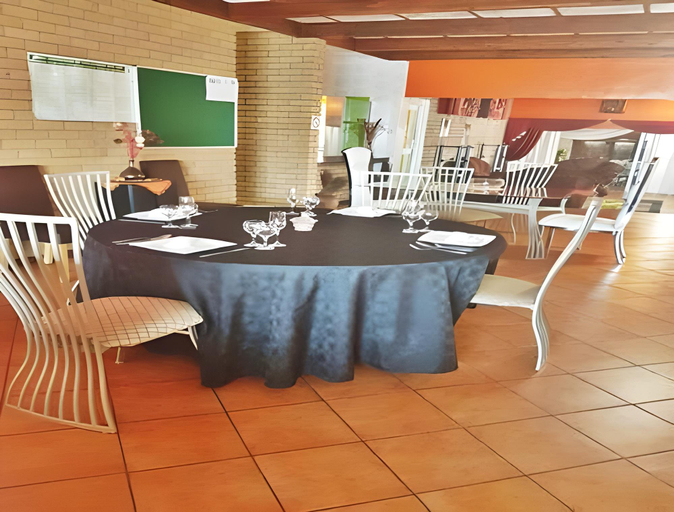 Food & Drinks, Arabela Legacy Lodge, Capricorn