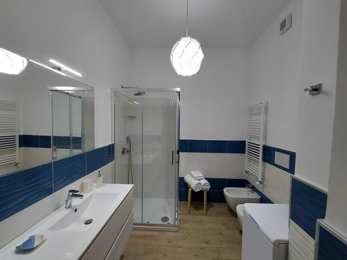 Bathroom 4, Sapore Di Mare Holidays, Salerno