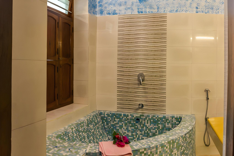 Bathroom 5, Hotel Les boganveillea, Viluppuram
