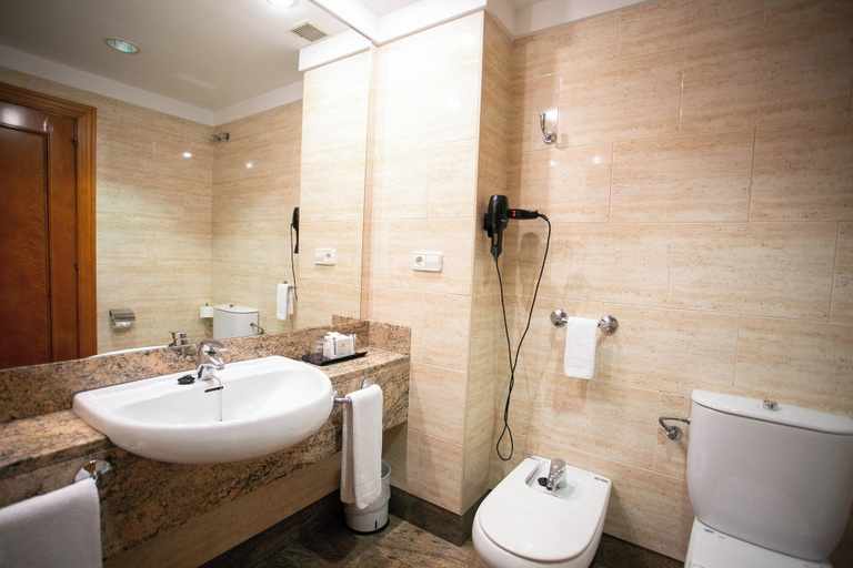Bathroom 4, Hotel Sercotel Ciudad de Oviedo, Asturias