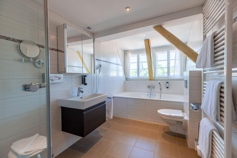 Bathroom 4, Theophano, Harz
