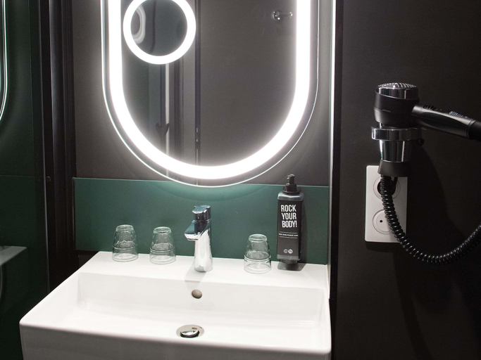 Bathroom 3, ibis Montlhery Paris Sud, Essonne
