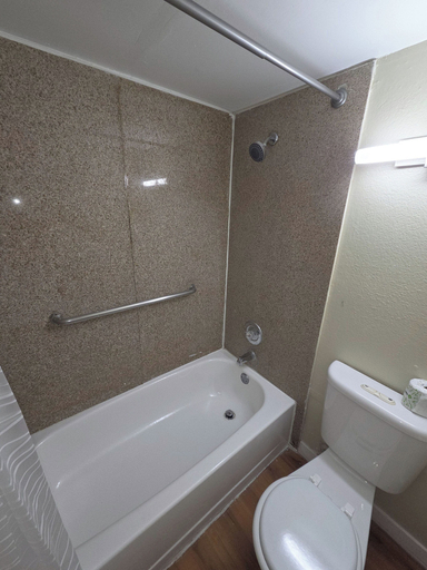 Bathroom, Everstay Suites Lackland, Bexar