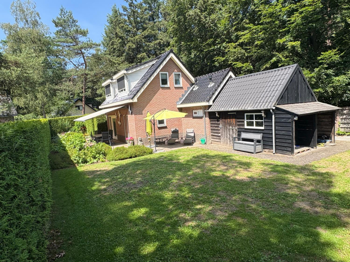 Exterior & Views 1, Mariposa, Ede