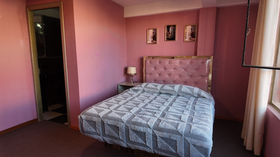 Room 2, Hotel Golden, Pedro Domingo Murillo