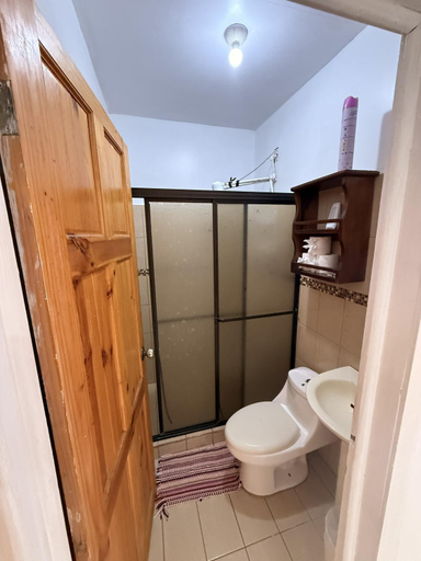 Bathroom 2, Family Hotel, Talamanca