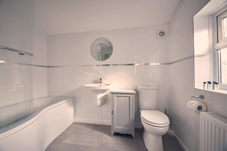 Bathroom, Host Stay Roselyn, Northumberland