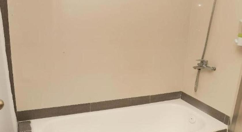 Bathroom, Bohol Plaza Resort and Restaurant, Dauis