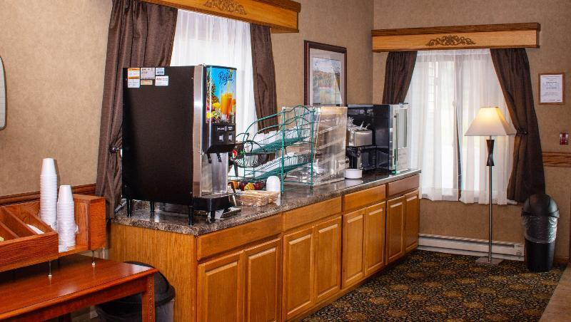 Food & Drinks 5, Magnuson Hotel Country Inn, Marquette