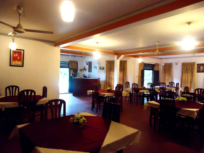 Food & Drinks, Avinro Garden Hotel , N. Palatha East