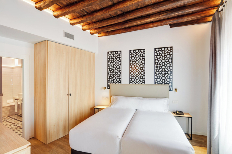 Bedroom 4, Sercotel Granada Suites, Granada