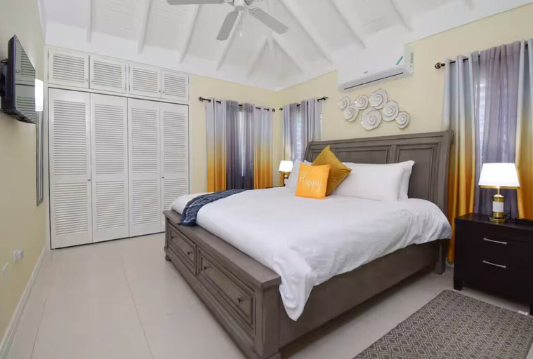 Room 1, 3BR Family Villa at The Crest