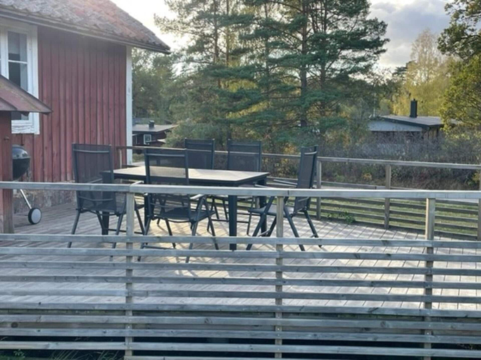 Outdoor dining, House Sleeps 5 With Garden and Parking, Norrköping