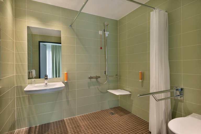 Bathroom 5, Super 8 by Wyndham Augsburg, Augsburg
